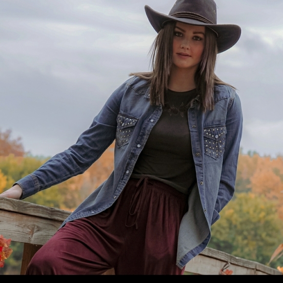 New boutique Denim shirt - Picture 5 of 13